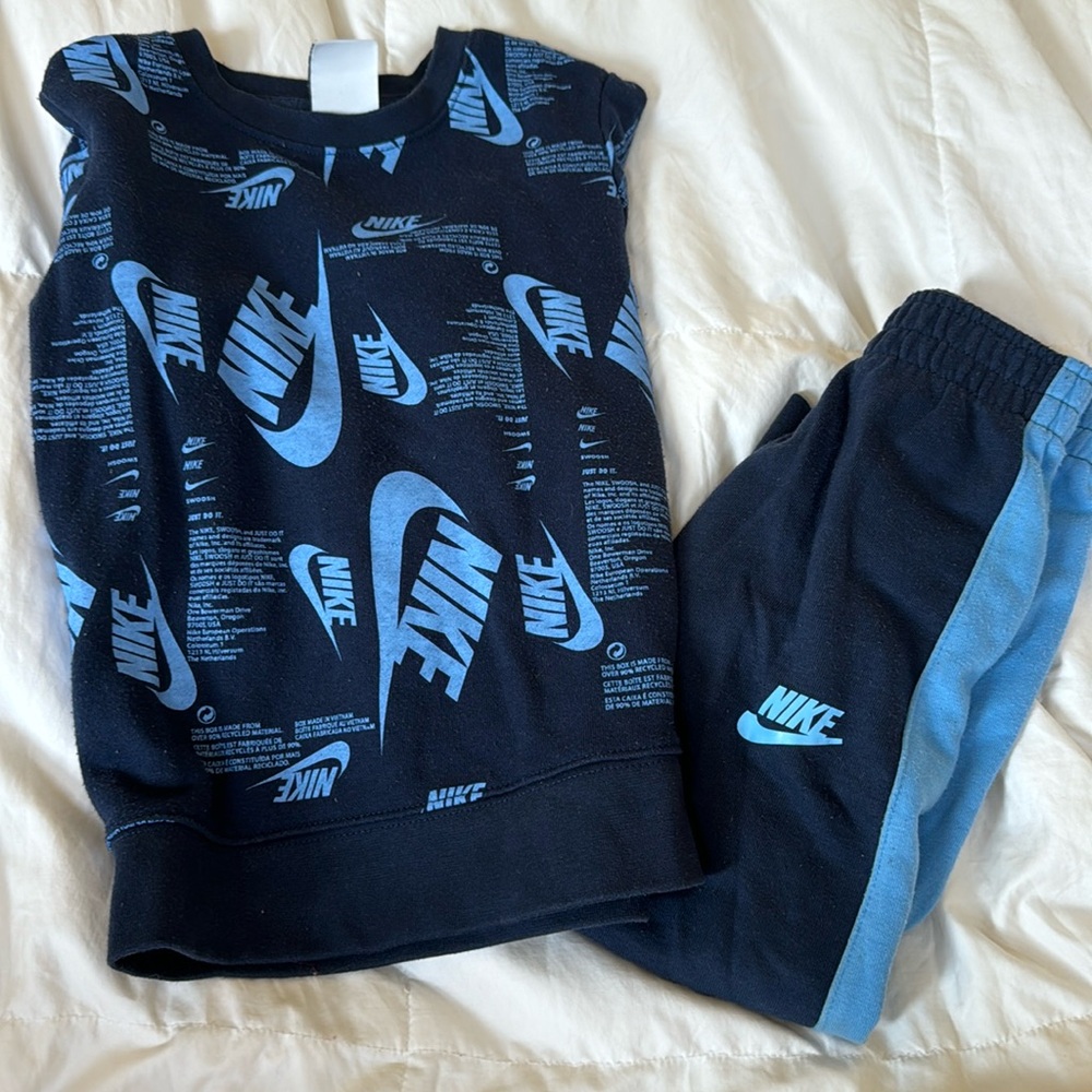 Nike Boys Sweat Set Size 5